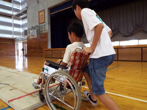 深芝小車いすR6(1)