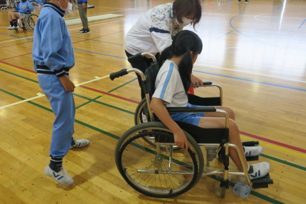 大野原西小学校車いす(1)