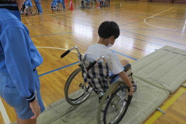 大野原西小学校車いす(3)