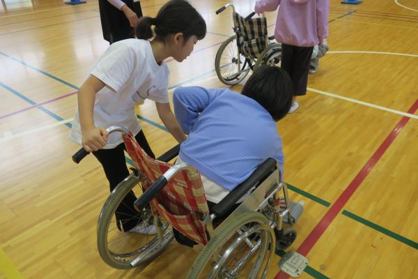 波崎小学校車いす体験(1)