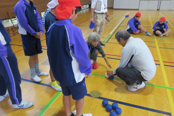 須田小学校ボッチャ体験(1)